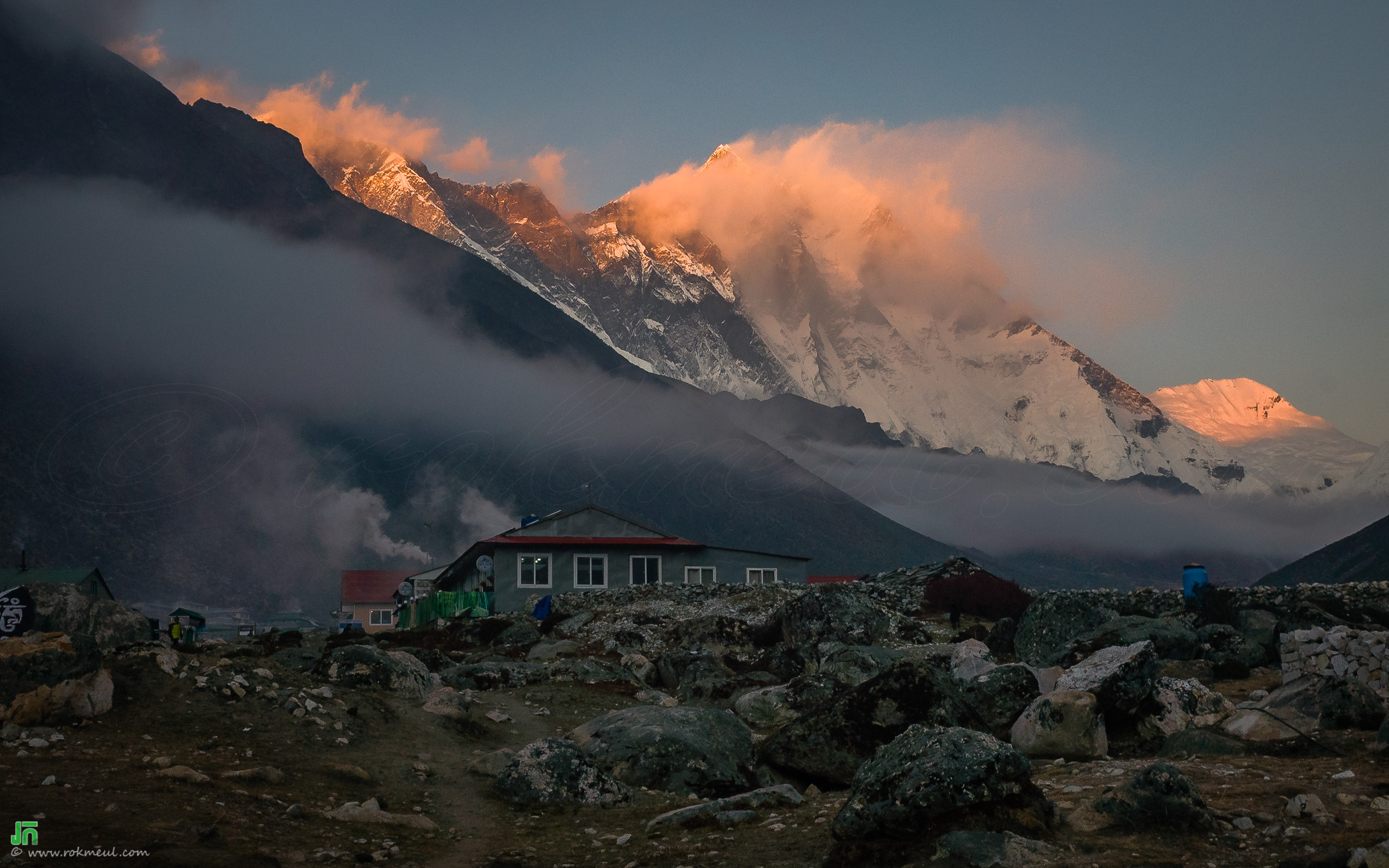 យប់ទីមួយ នៅ Dingboche