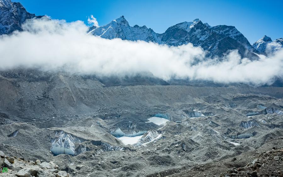 Khumbu Glacier ផ្លូវទៅ Gorakshep, ដើរពី Loboche