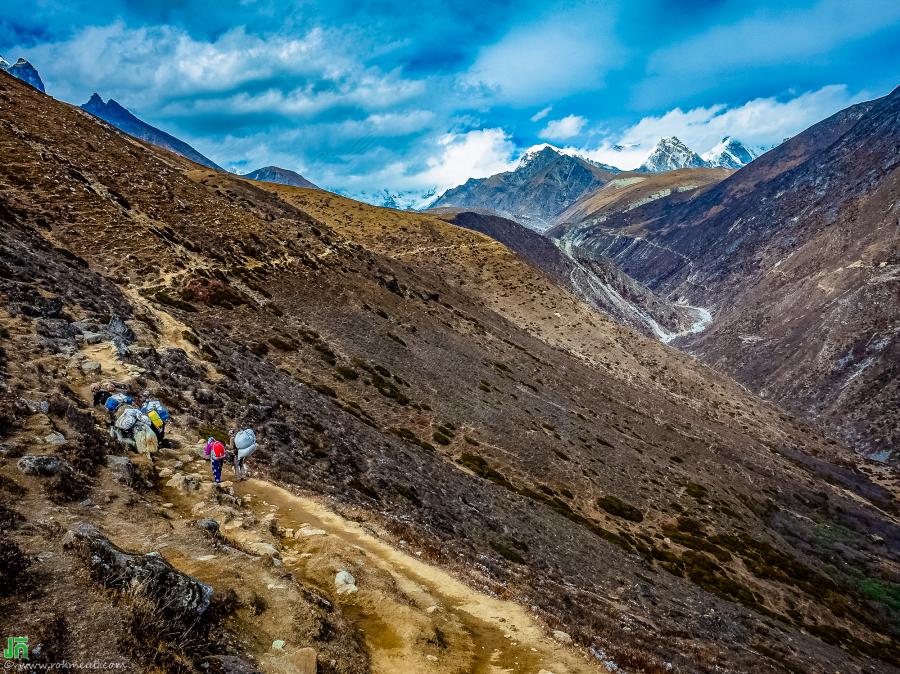 The Villager transports their merchandise to Gokyo.