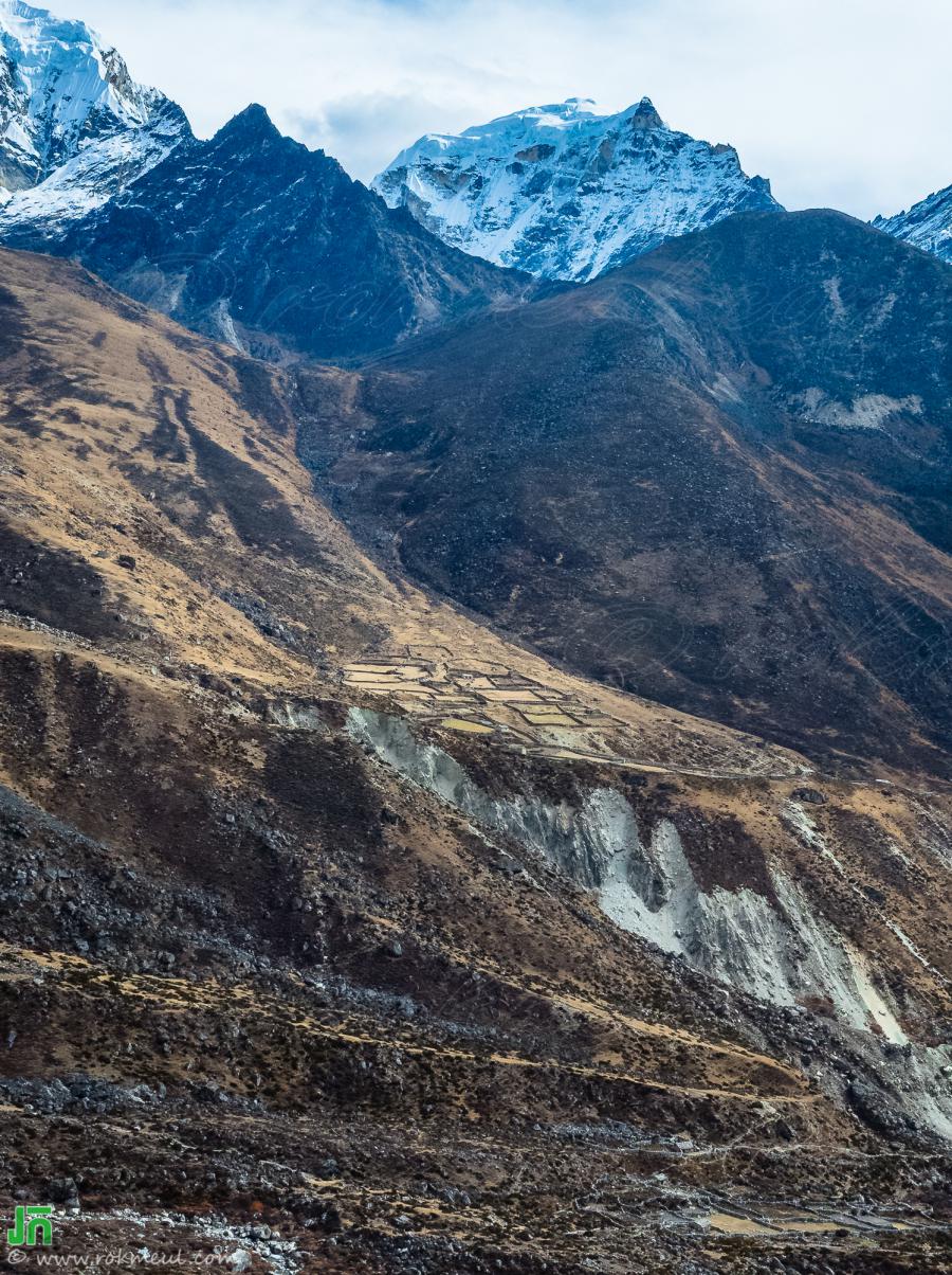 Some little-known village on the way from Gokyo to Dole.